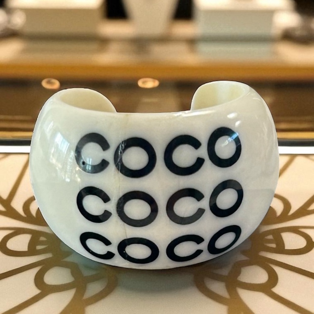 CHANEL Coco logo White & Black Ring Authentic - Picture 5 of 11